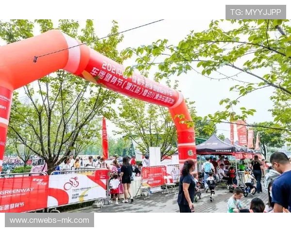 品牌赞助赛事成趋势，千里达、鸿基伟业、蓝图借车迷节展示产品