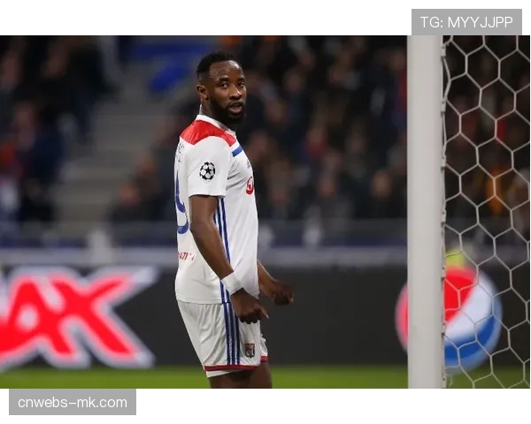 终场哨响,莱万特老将莫拉莱斯跪地长叹,球队保级希望渺茫